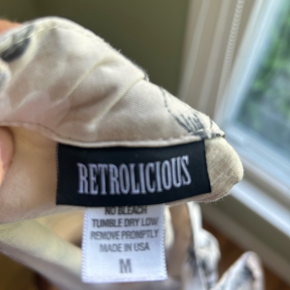 Retrolicious Size M halter neck dress. Fitted waist/full skirt. Beige w/floral - Picture 5 of 10